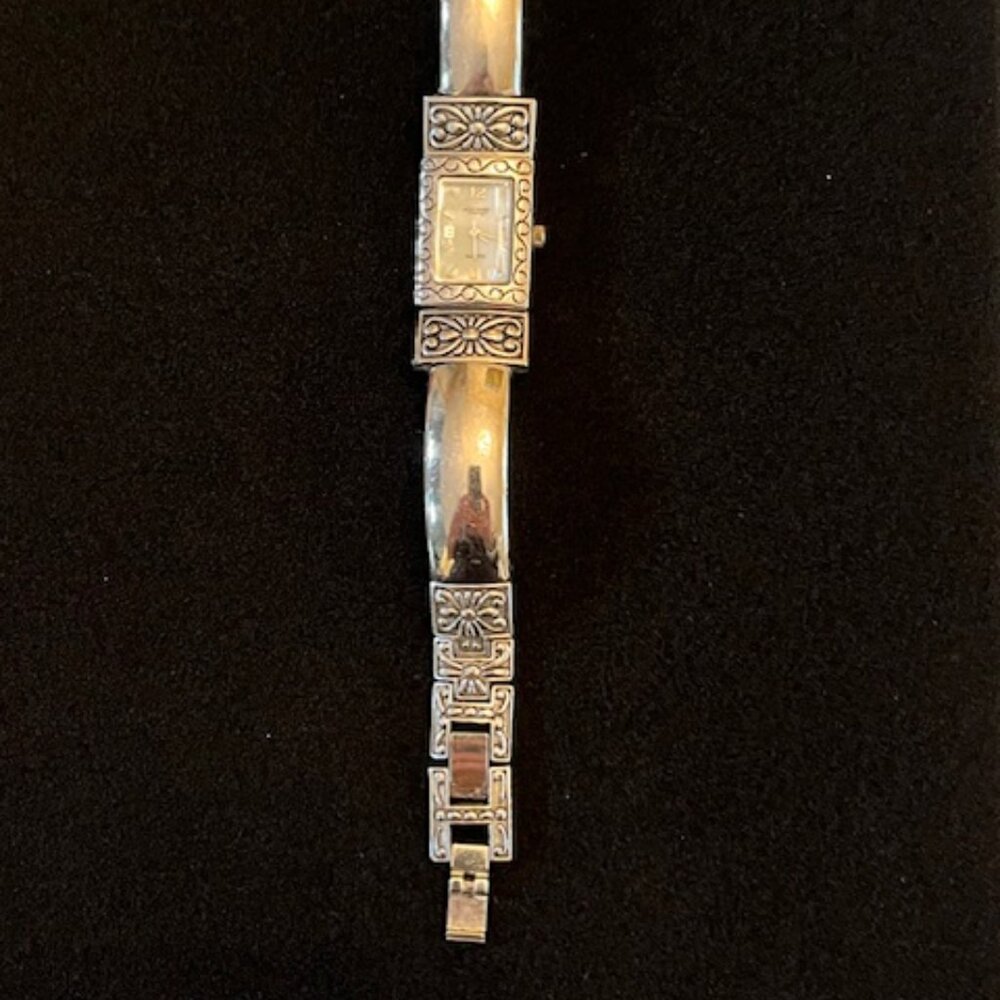 ACCESSORY CROSSING | Silver-tone Bracelet watch SW design Boho -EUC-NEW Battery - Picture 2 of 9